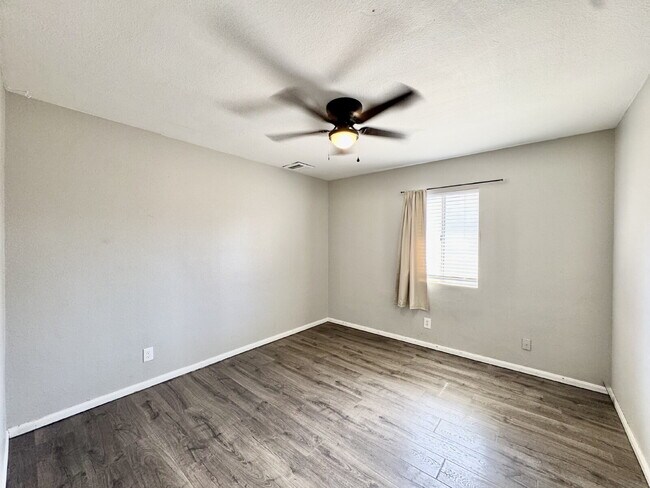 Building Photo - Adorable 3BD Vintage Henderson Home w/ Mod...