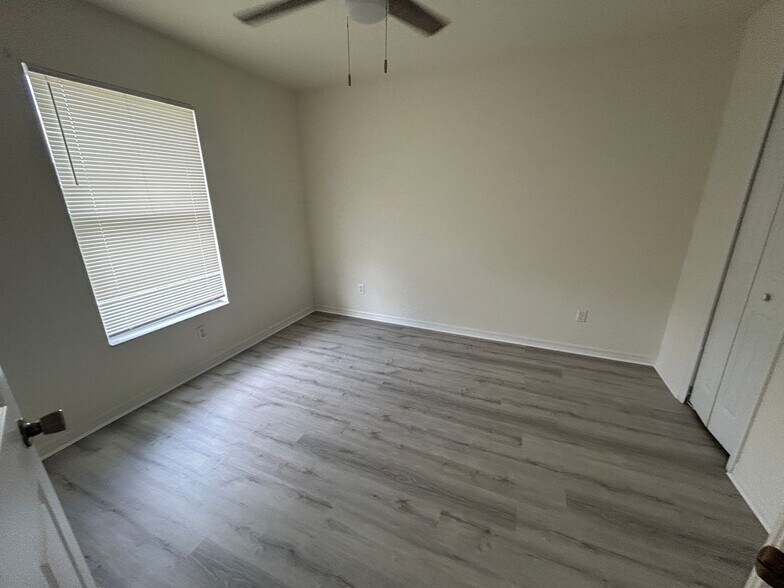 Building Photo - Nice 3/2 with newer carpet
