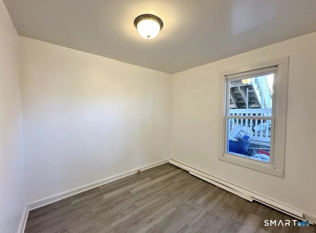 Building Photo - 67 6th St