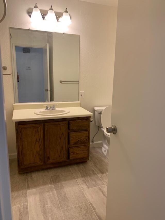 Building Photo - Awesome 3 Bedroom Home! Great Price, Great Location And It's Available Now!