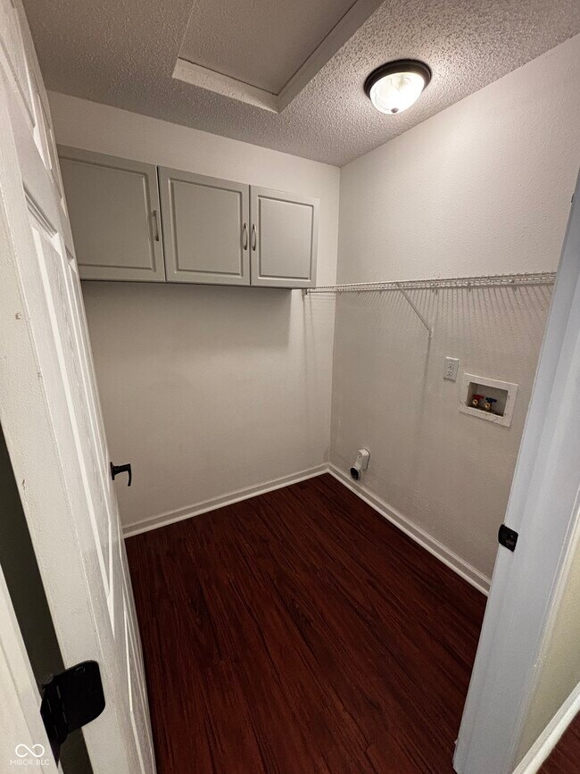 Building Photo - 2434 Harvest Moon Dr