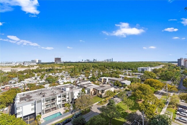 Building Photo - 2350 NE 135th St