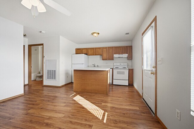 Interior Photo - Main &amp; Veterans Crossing