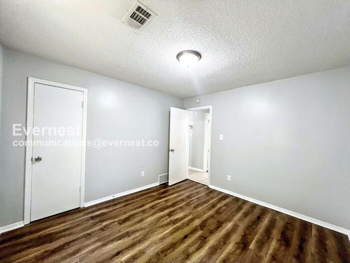 Building Photo - 6175 Forestgate Rd