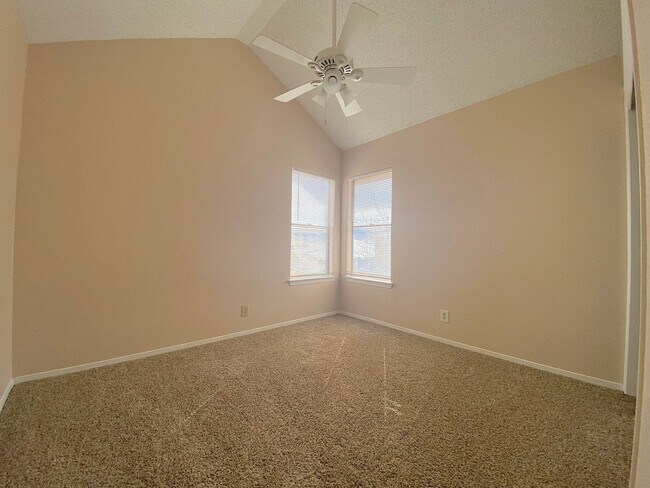 Building Photo - Northeast El Paso 3 Bed Refrig A/C