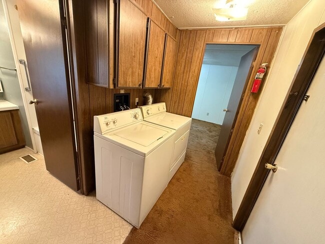 Building Photo - 2 Bed/1 Bath on Bend's Westside - Stannium...