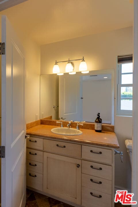 Building Photo - 12833 Delano St