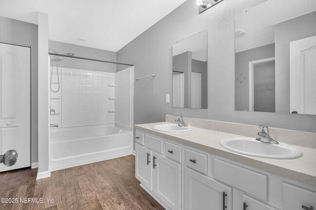 Building Photo - 150 Logrono Ct