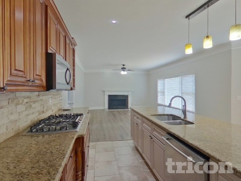 Building Photo - 790 James Madison Dr