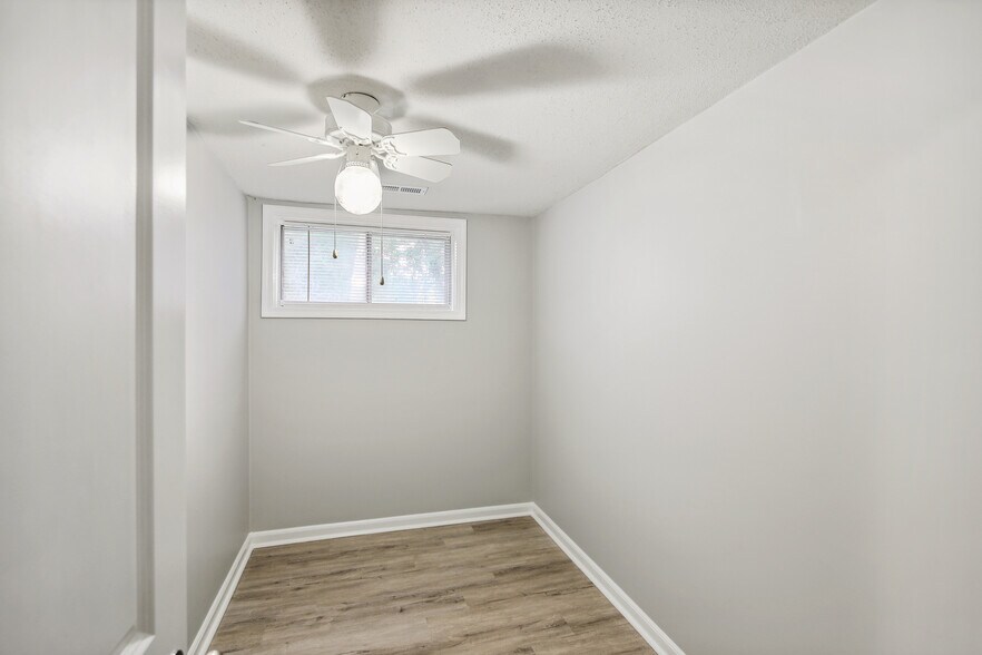 Bonus Room/Office - 1110 E Walnut St