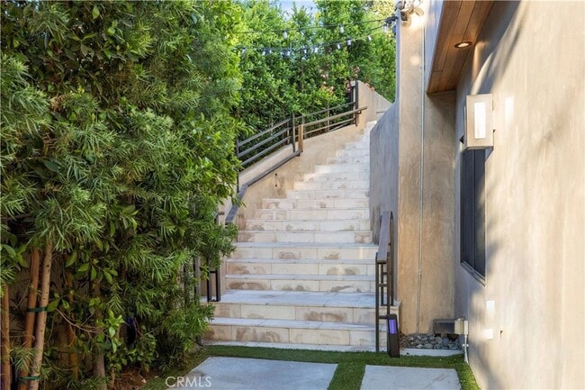 Building Photo - 4000 Bouquete St