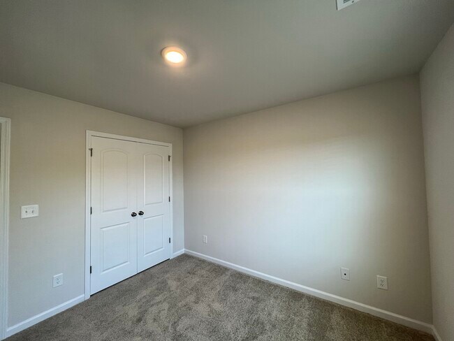 Building Photo - 208 Sagecroft Ln
