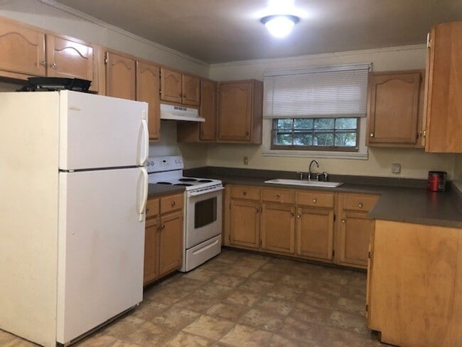 Building Photo - Charming 4 Bed/ 2 Bath Home in Madison, Available Now