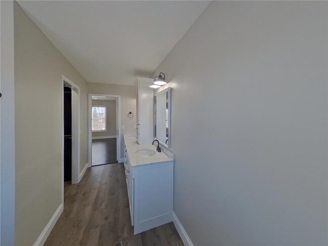 Building Photo - 606 Lincoln Dr NE