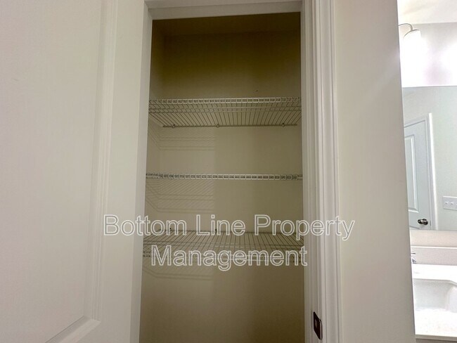 Building Photo - 2773 Yeager Dr NW