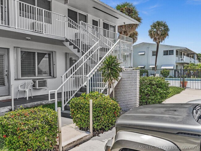 Building Photo - 2020 NE 51st Ct