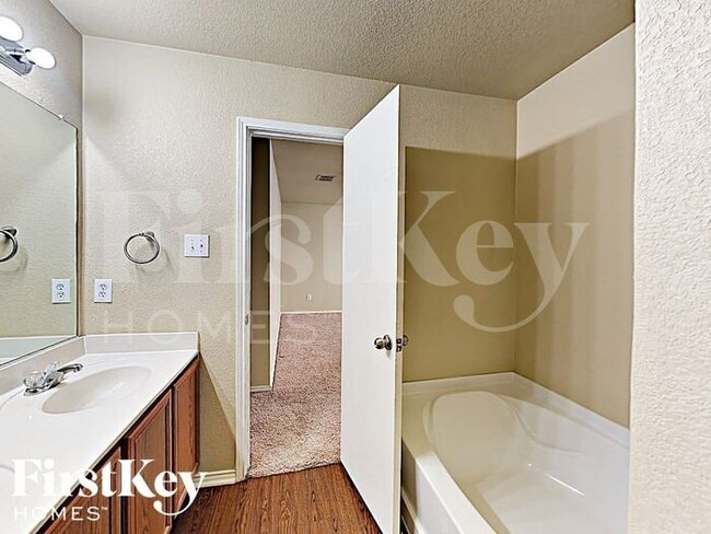 Building Photo - 14112 Silkwood Dr