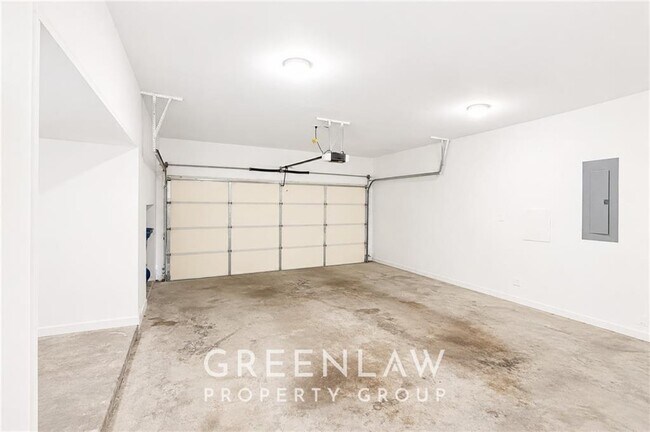 Building Photo - 7403 Lowery Oak Dr