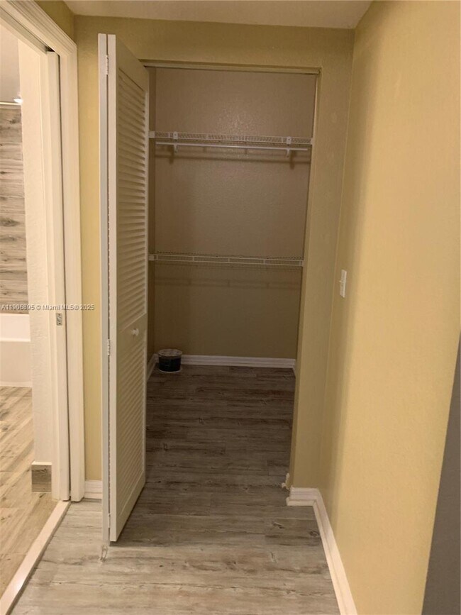 Building Photo - 6572 W Sample Rd