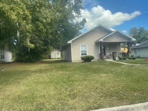 Building Photo - 1800 SE 14th Ave