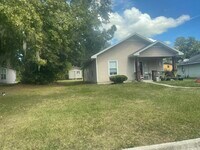 Building Photo - 1800 SE 14th Ave