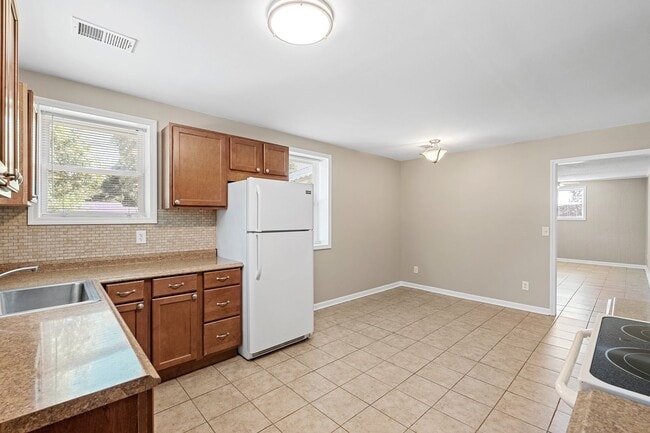 Building Photo - 2 Bedroom 2 Bath Brick Home Nestled In Gre...