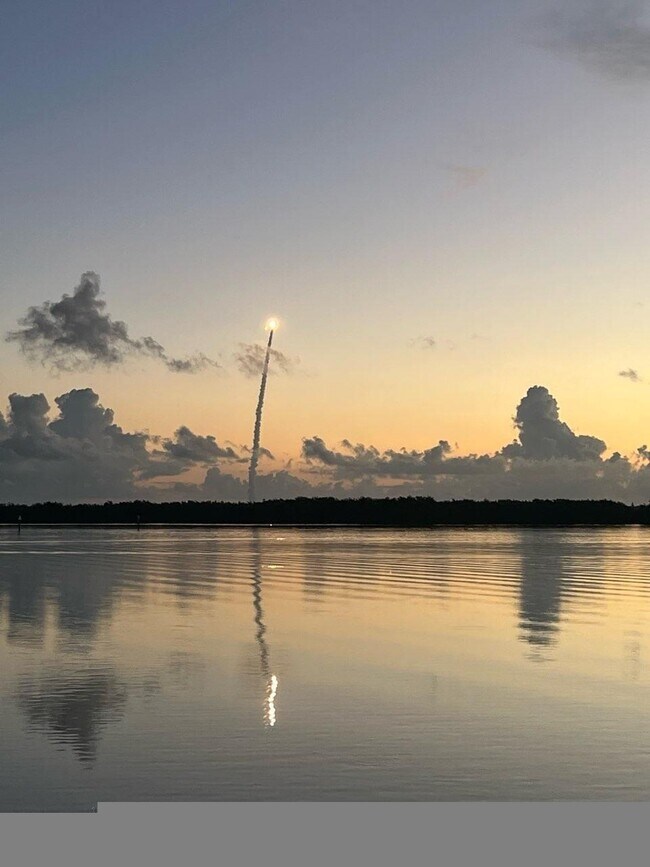 Building Photo - 560 Paula Ave