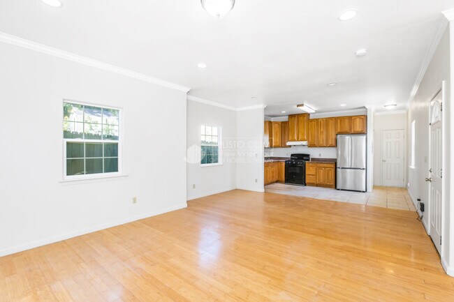 Building Photo - 3243 Davis St