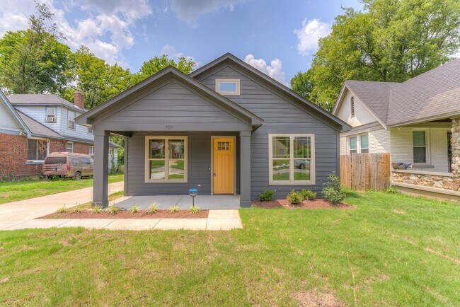 Building Photo - Beautifully Updated 3BR/2BA Home with Modern Finishes & Fenced Yard