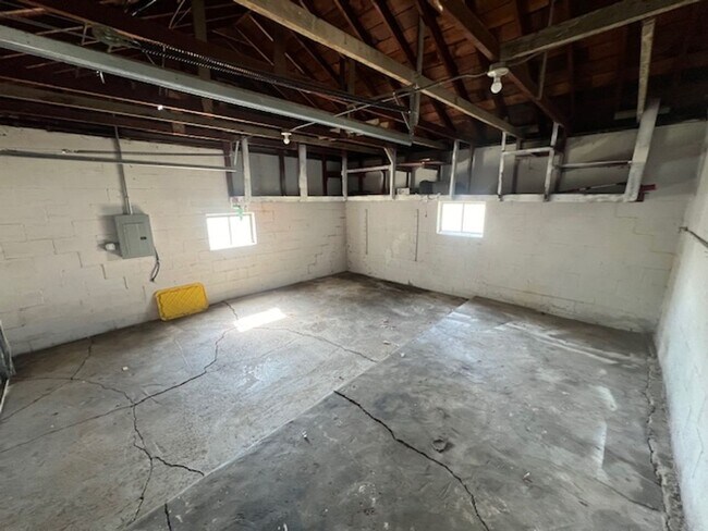 Building Photo - A Great 3BD/1BA Single Family Home!