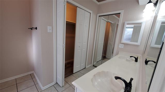 Building Photo - 8440 Willow Creek Dr