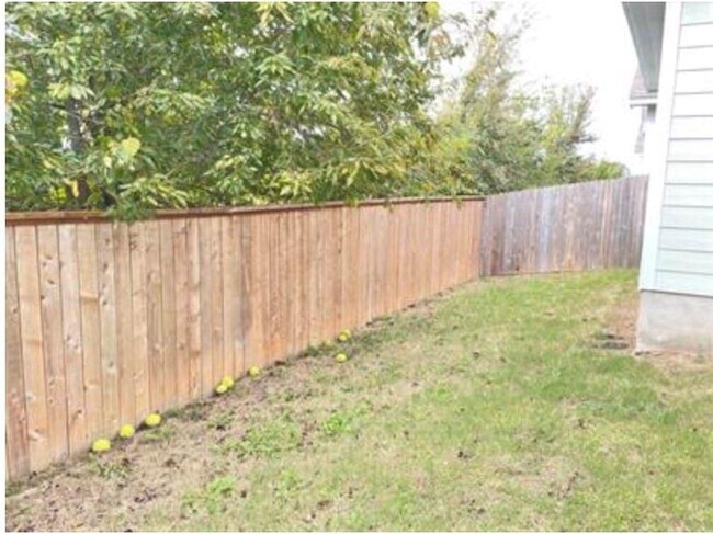 Building Photo - 328 La Escalera Dr