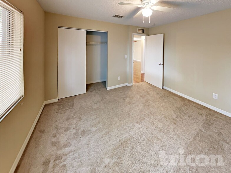 Building Photo - 7812 Tiburon Dr