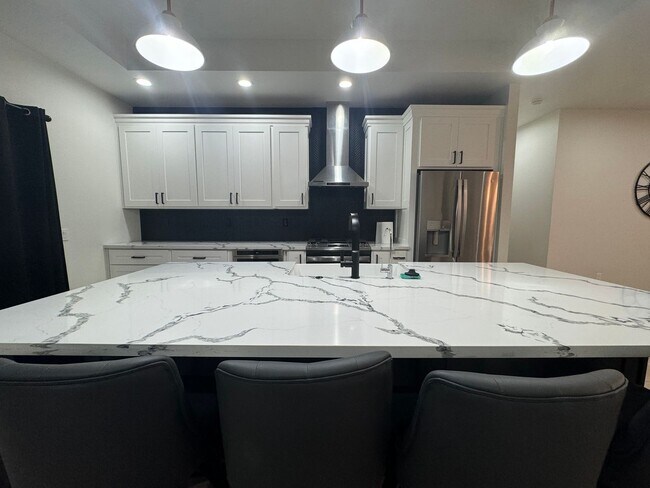 Building Photo - 6129 Lago Grande Dr
