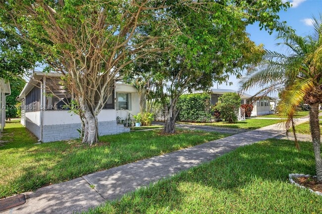 Building Photo - 2430 SW 53rd St