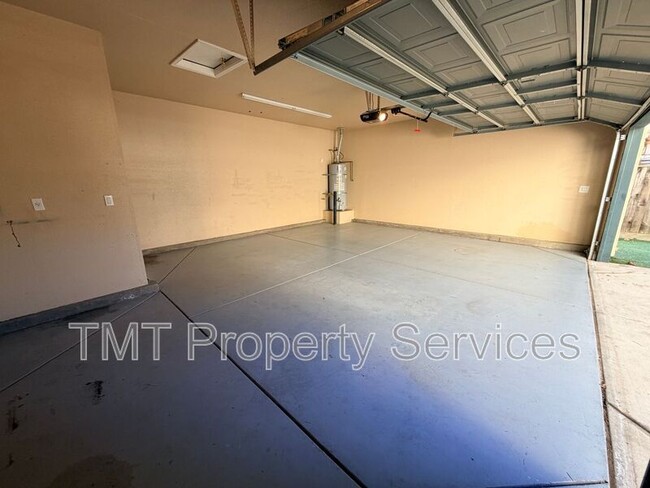 Building Photo - 10085 Mosaic Way