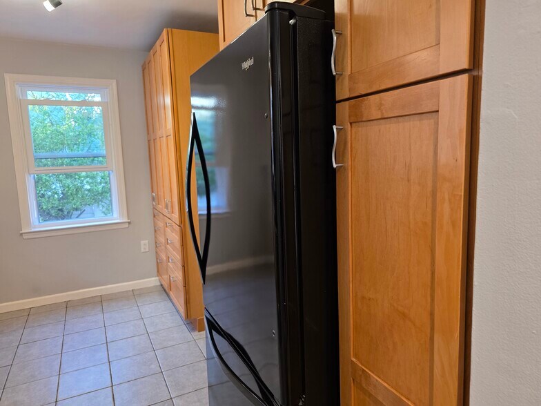 Building Photo - 13 Madison Pl