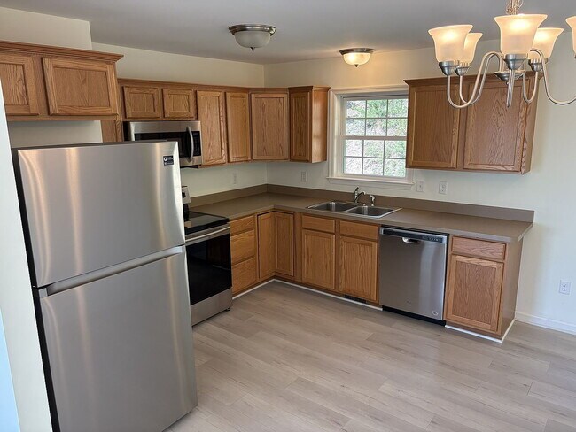 Building Photo - SINGLE FAMILY HOME