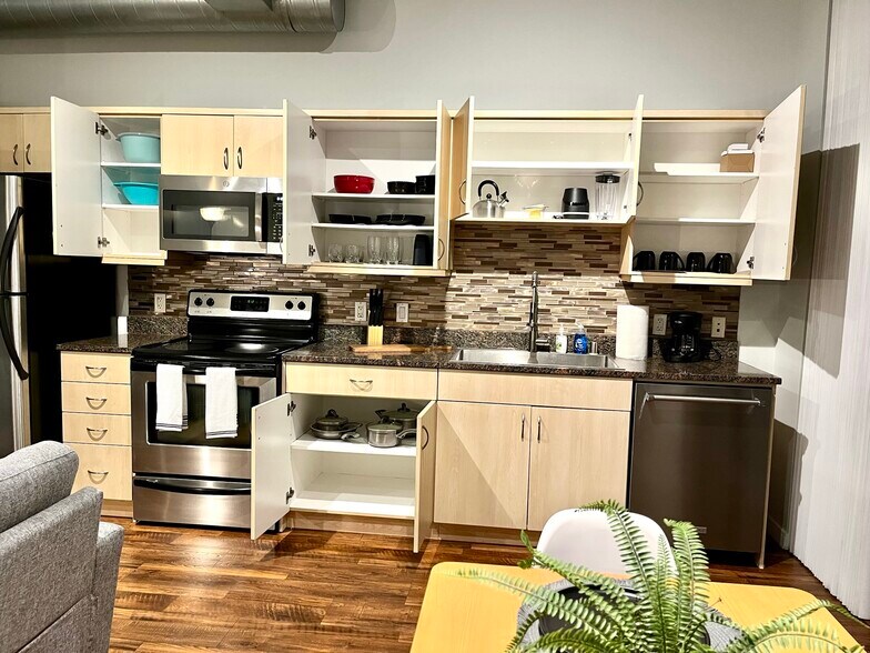 Building Photo - 889 Date St