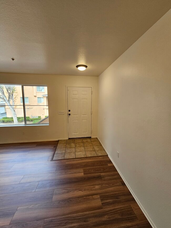 Building Photo - 1050 Harbor Heights Dr