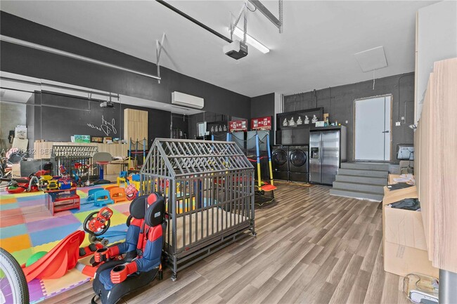 Building Photo - 9040 SW 110th Ave