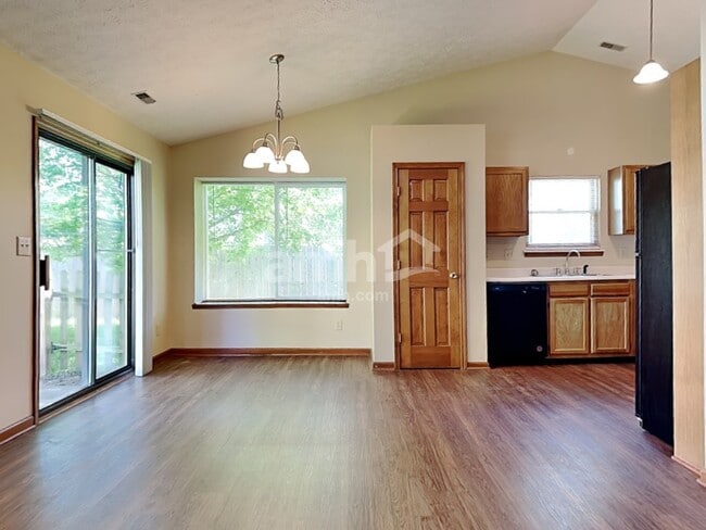 Building Photo - 3326 Redbud Ct