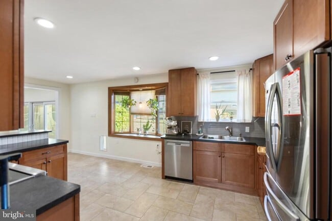 Building Photo - 1801 N Hills Ave