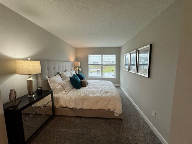 Building Photo - 3BD/ 3BA w/ Loft Townhome in Rosemount Available!