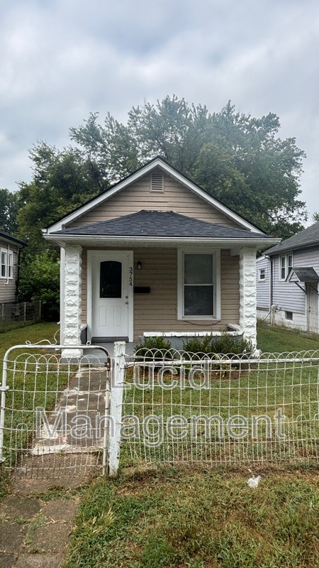 Building Photo - 3754 Kahlert Ave