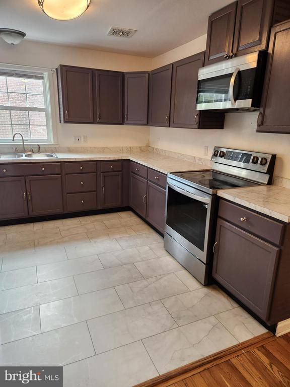 Building Photo - 501 S Seminary St