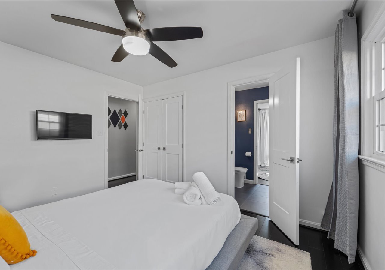 Building Photo - 706A W Glebe Rd