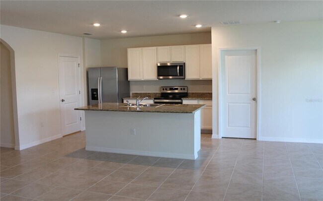 Building Photo - 2726 Greenleaf Ter