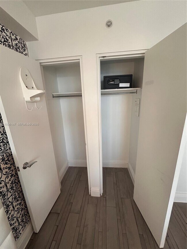 Building Photo - 1100 West Ave