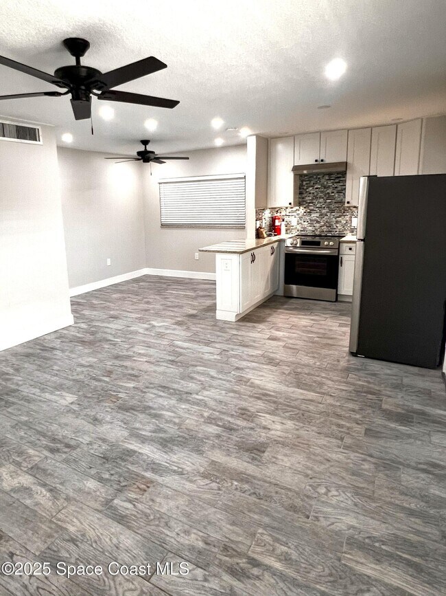 Building Photo - 5600 N Banana River Blvd